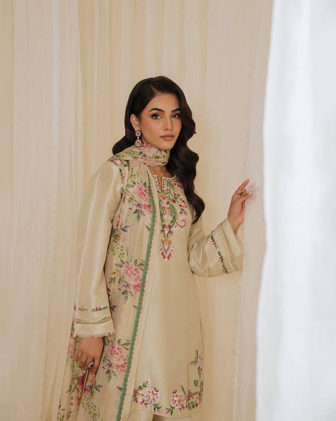 Aayat Elegance Cream Embroidered Kurta Set