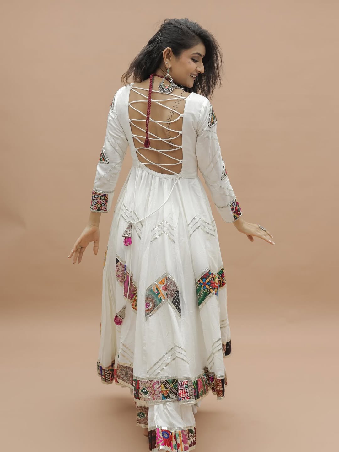 “Aarvi’s White Patchwork Mirror Navratri Choli