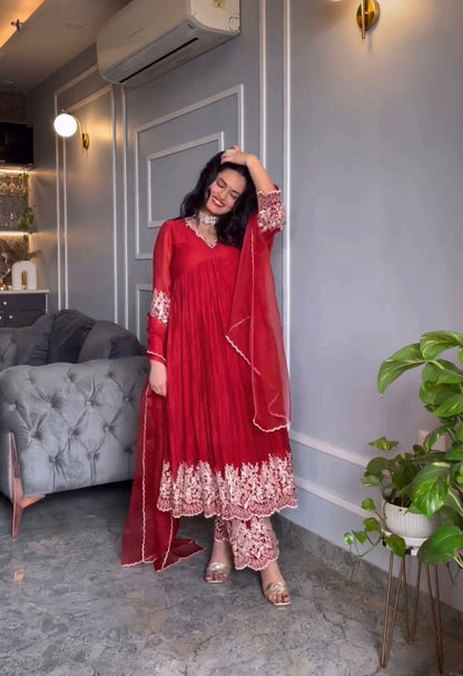 New Đěsigner Anarkali Suit In New Fancy Style UC-1205