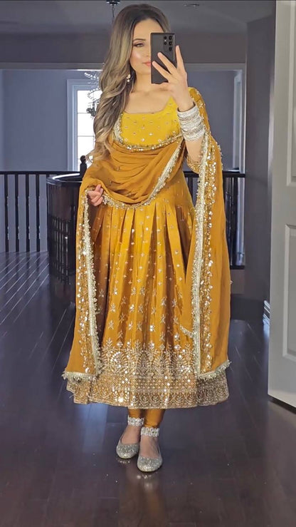 💕*Presenting New Đěsigner Anarkali Suit In New Fancy Style*(MF404)👌💕