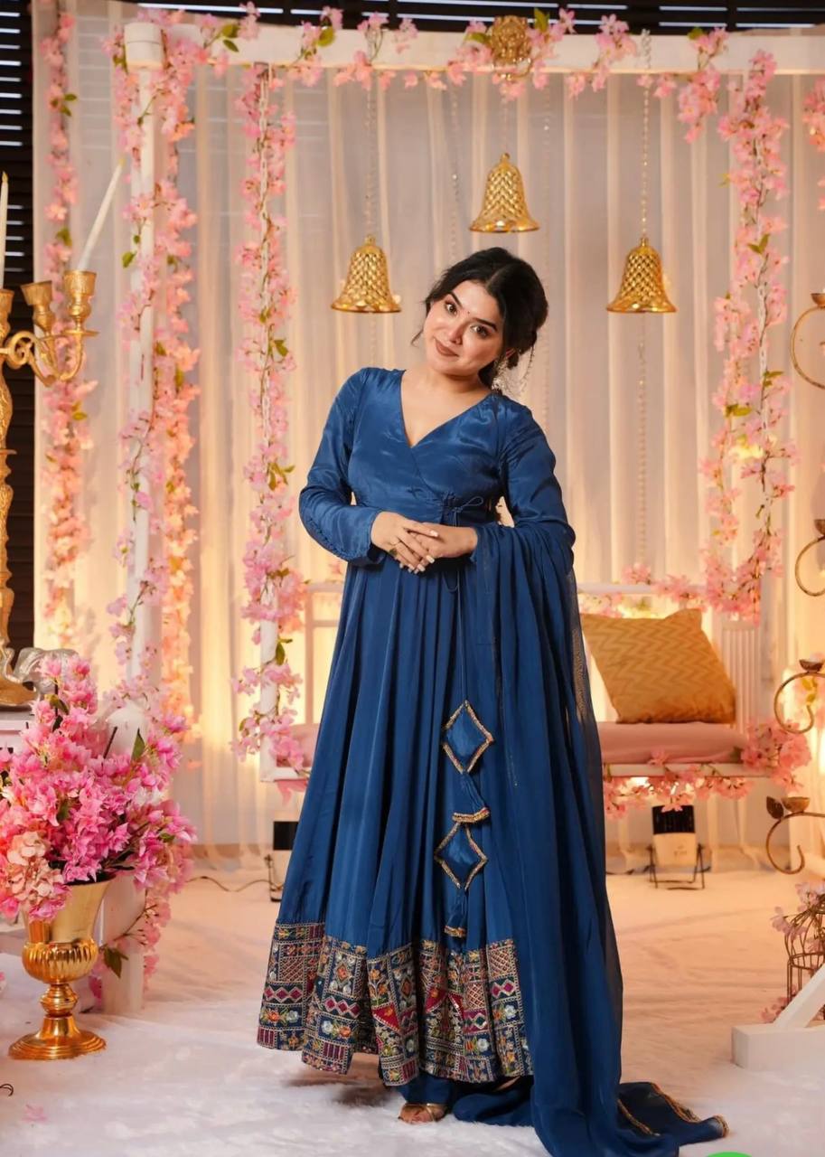 Embellished blue suit set