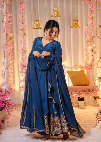 Embellished blue suit set