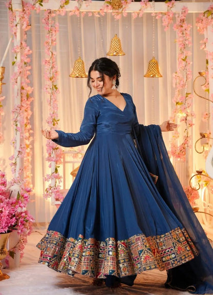 Embellished blue suit set